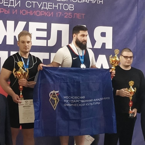 Сборная университета по тяжелой атлетике вернулась с "серебром" с всероссийских соревнований.