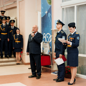 "Наш человек в космосе!"