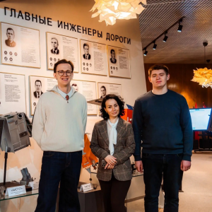 На железнодорожном вокзале Самары открылась выставка "Космическое достояние" 