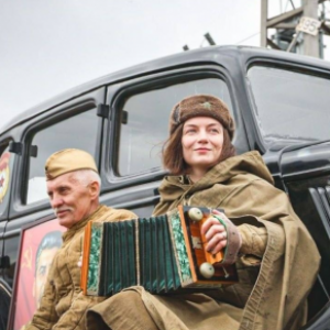 "Victory Steam Engine" Unites Cities and Generations