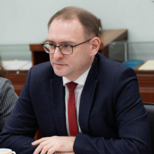 Создать необходимые условия для развития робототехники