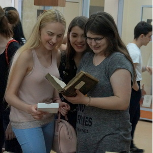 Филологи посетили Отдел редких книг Самарской областной научной библиотеки
