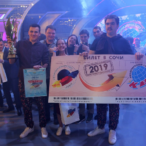 Команда КВН «Неваляшки» получила кубок Межрегиональной лиги КВН «Самара»