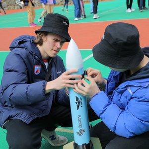Участники космической смены Артека собрали и запустили пневмогидравлические ракеты